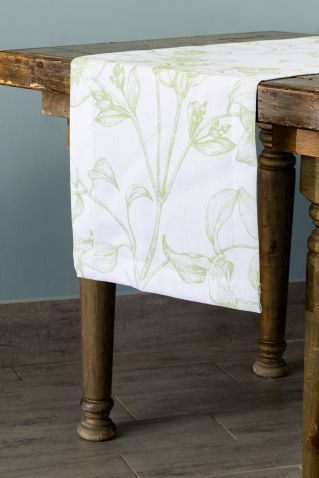 Specialty Hampton Botanical Apple table runner